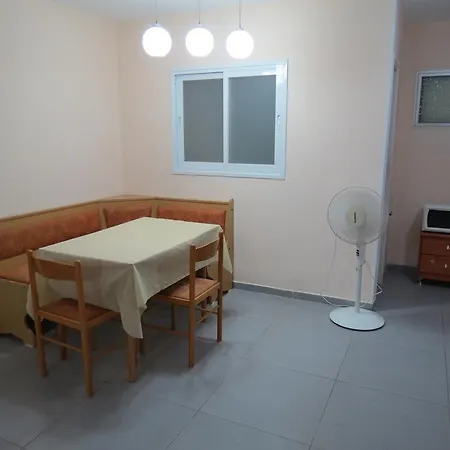 2 Bedroom Apartment In Atlit, Haifa District Exterior photo