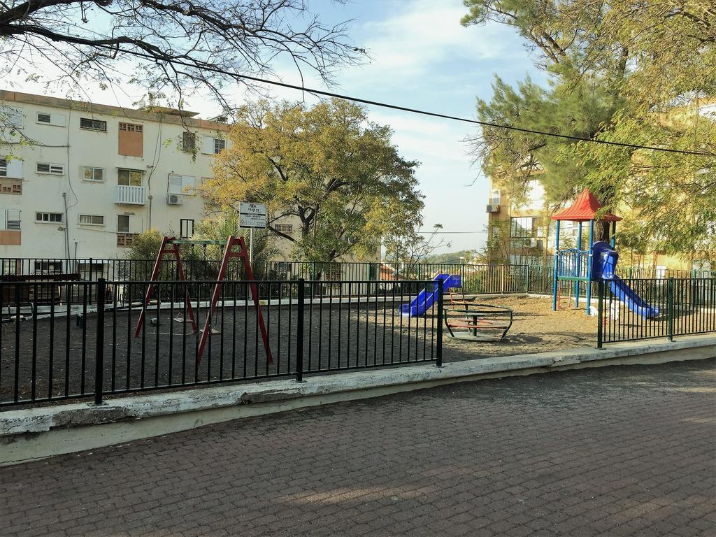 2 Bedroom In Atlit, Haifa District Apartment *