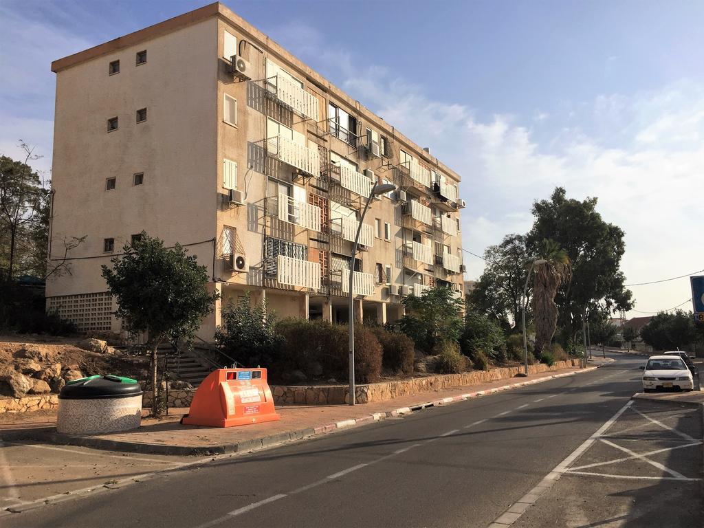 2 Bedroom In Atlit, Haifa District Apartment *
